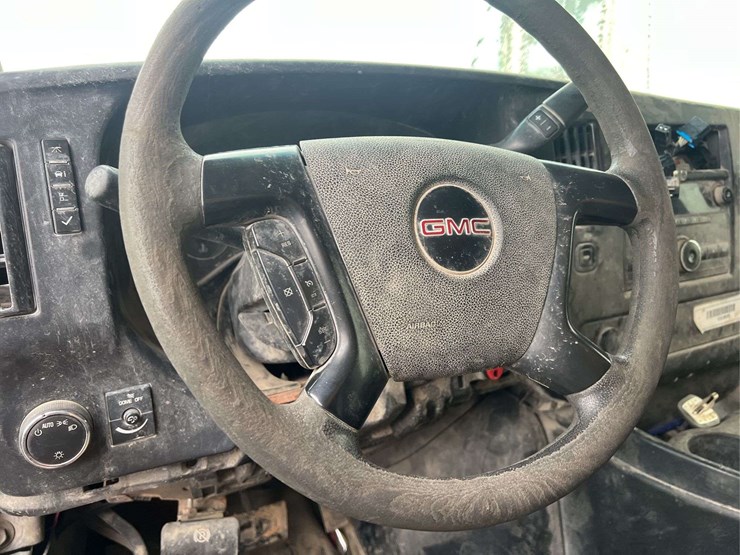 2013-gmc-3500-image-25