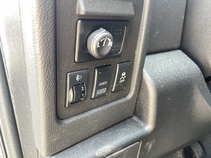 2011-nissan-rogue-image-28