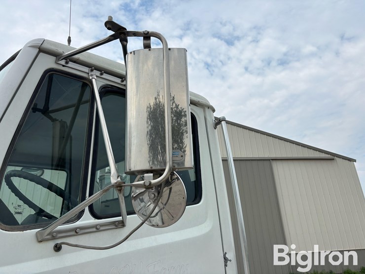 2000-freightliner-fl112-image-13