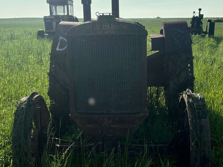 huber-4-cylinder-tractor-image-7