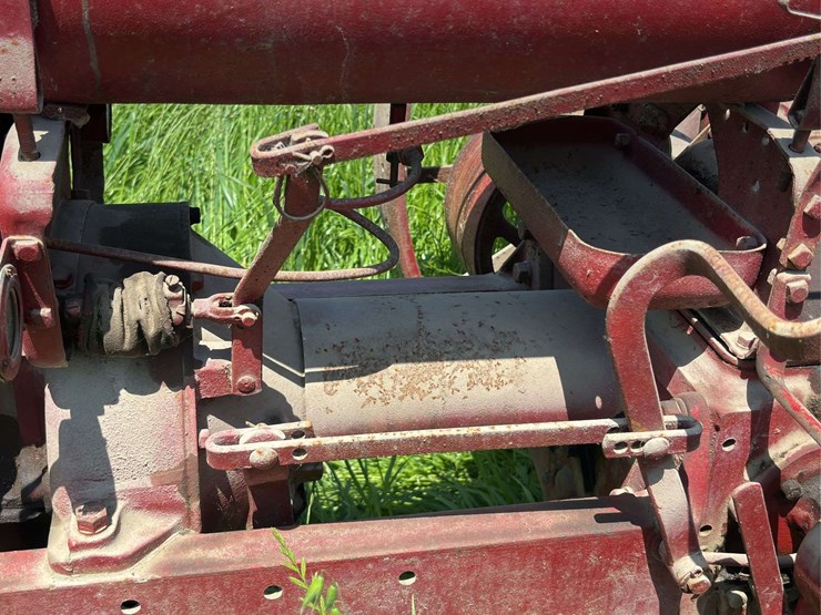 farmall-f12-image-29