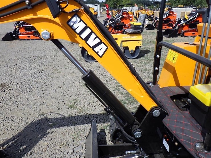 2025-miva-va15-hydraulic-excavator-image-8