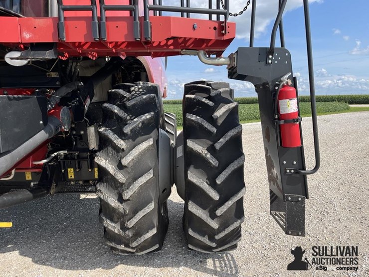 2010-case-ih-8120-image-9