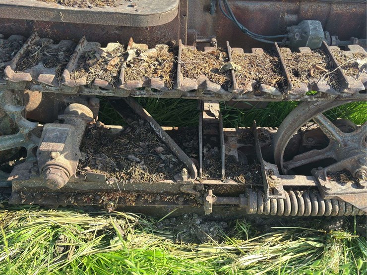 caterpillar-fifteen-crawler-image-12