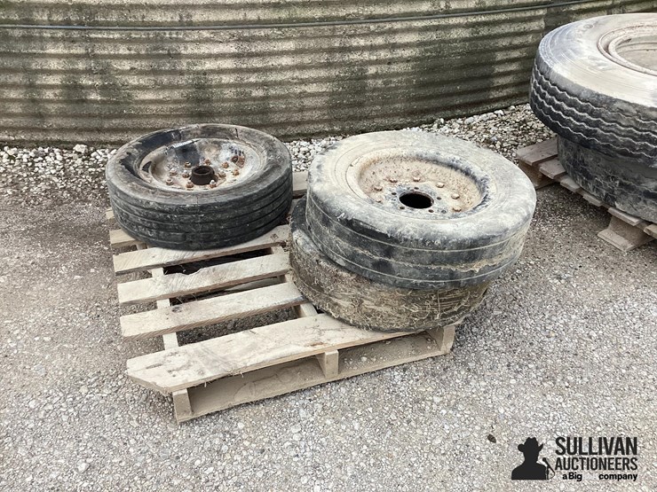 2775x375-14.5-tires-&-rims-image-2