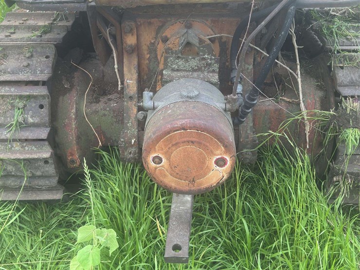 oliver-cleatrac-adh-crawler-image-32