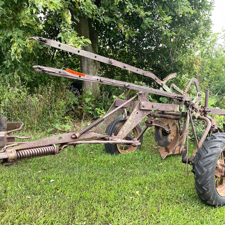 #7469 • John Deere Plow