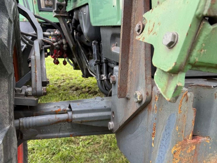 one-owner-fendt-305-lsa-with-loader-image-11