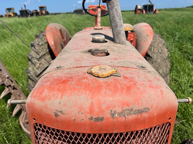 allis-chalmers-with-sickle-mower-image-11