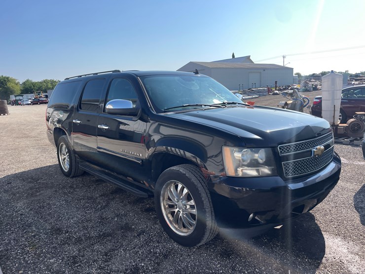 #6288-•-2008-chevy-suburban-(has-wi-title)-image-3