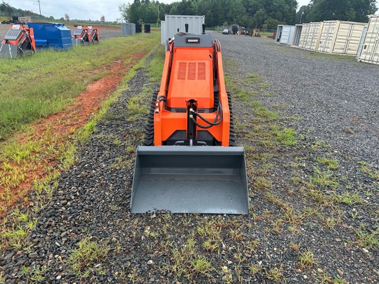 #1006-•-unused-hrc600l-mini-skid-steer-image-8