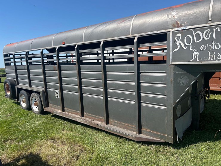 kiefer-built-livestock-trailer-image-9