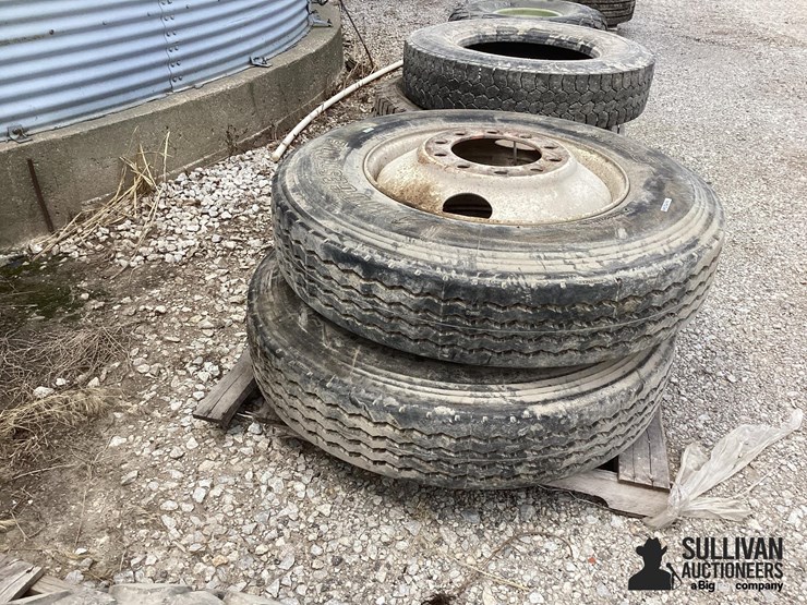 11r24.5-tires-&-rims-image-8