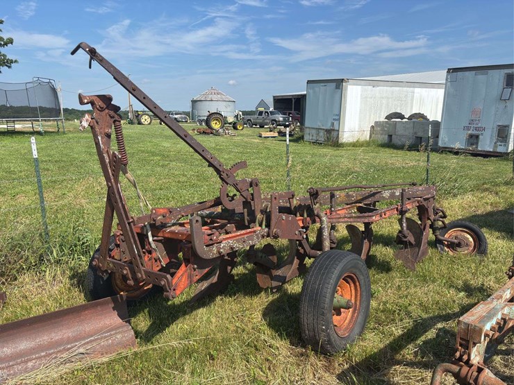 ji-case-pull-type-plow-image-1
