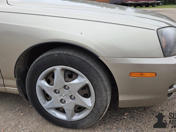 2005-hyundai-elantra-4-door-sedan-image-14