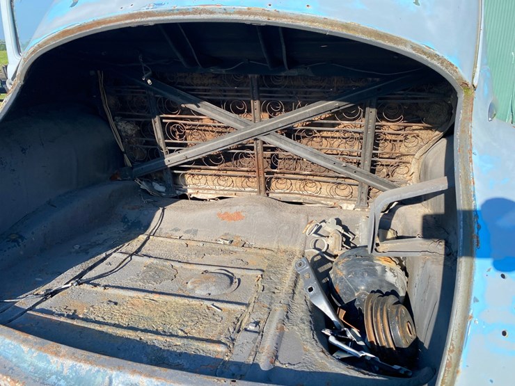 1949-plymoth-special-deluxe-4-door-suicide-door-sedan-project-car-image-5
