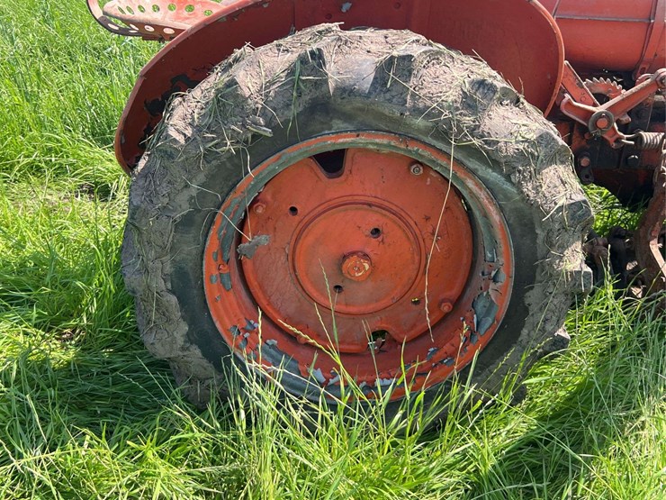 allis-chalmers-with-sickle-mower-image-32