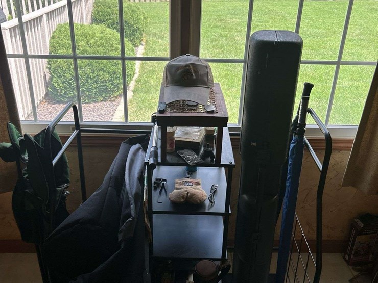 lot-of-golf-accessories/decor-image-1