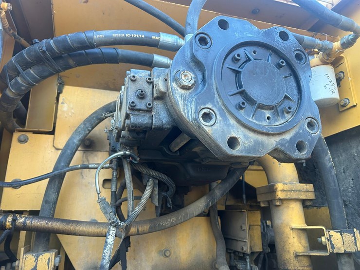 2005-deere-450-lc-image-25