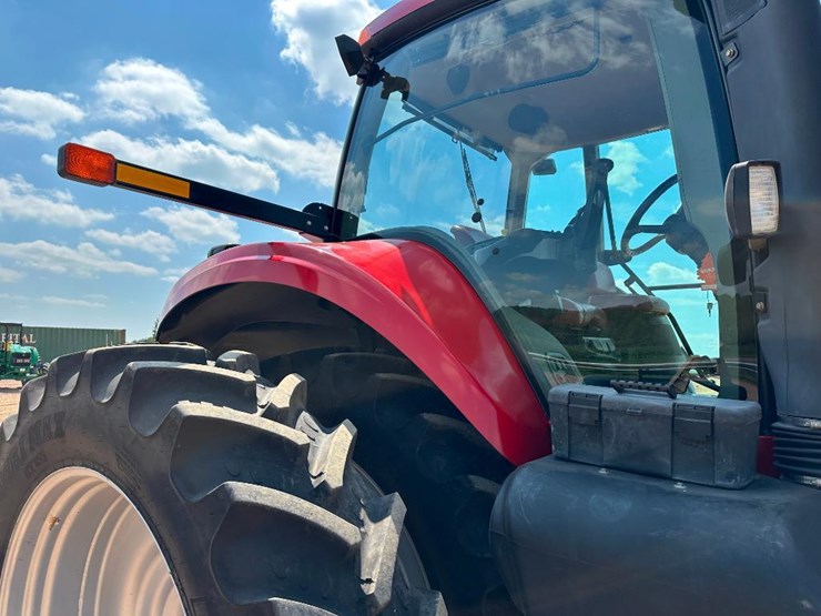 2015-case-ih-magnum-315-image-21