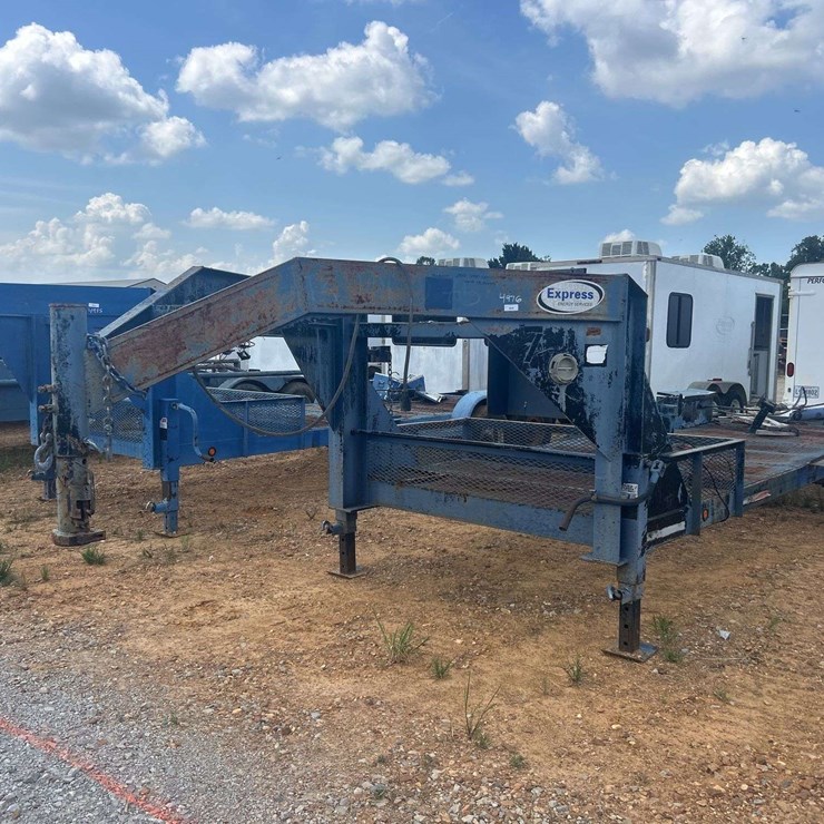 2012 77" x 20' T/A Gooseneck Trailer