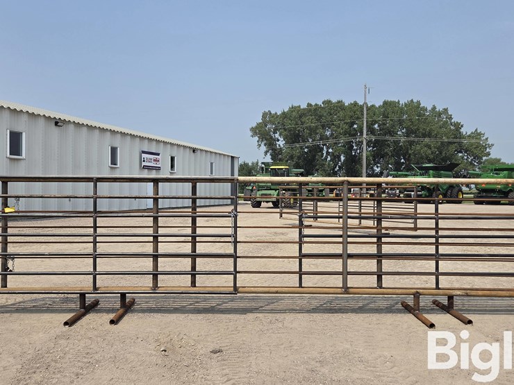 24'-free-standing-panel-w/-12'-swing-gates-(bid-per-unit)-image-2