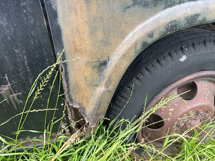 chevy-400-truck-with-minneapolis-moline-corn-sheller-image-26