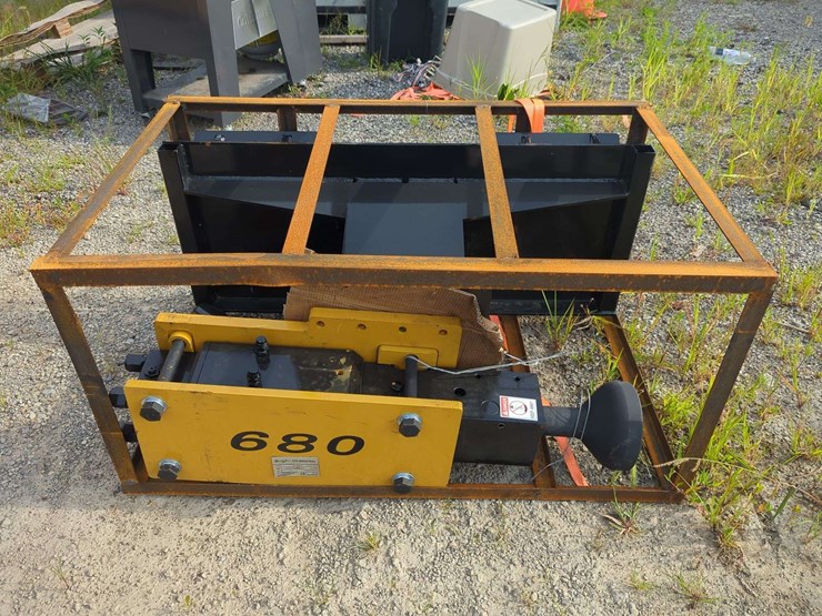 skid-steer-post-driver---cfg-industrial---pd680-pz-image-2
