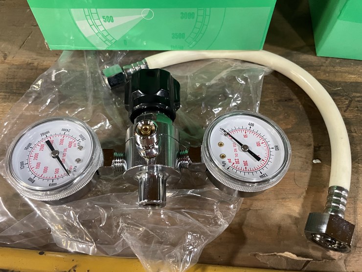 #2120-•-(2)-new-nitrous-oxide-regulators-(pr8)-image-2