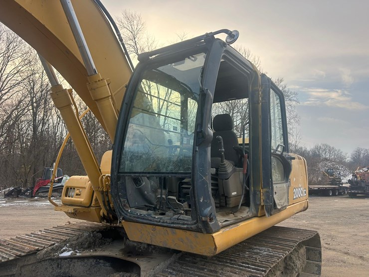 2003-deere-200c-lc-image-17