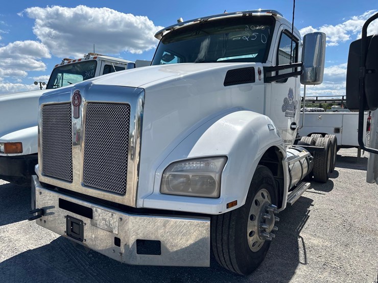 2020-kenworth-t880-image-1