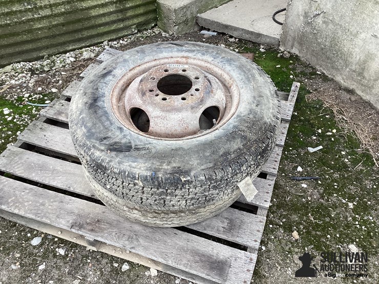 8.75r16.5-tires-&-rim-image-1