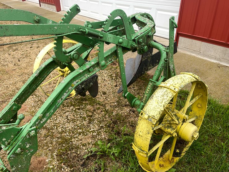 #6694-•-john-deere-moldboard-plow-image-4