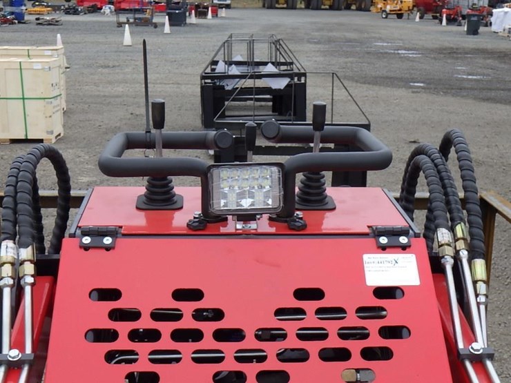 2025-agt-ysrt14-skid-steer-tracked-loader-image-11