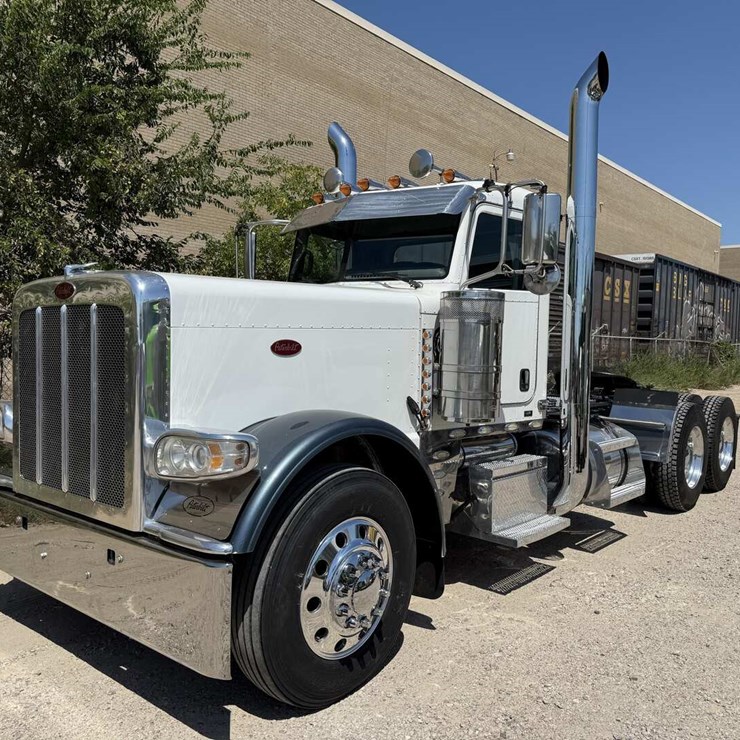 2014 PETERBILT 389