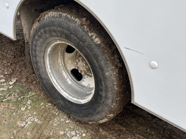 2013-gmc-3500-image-17