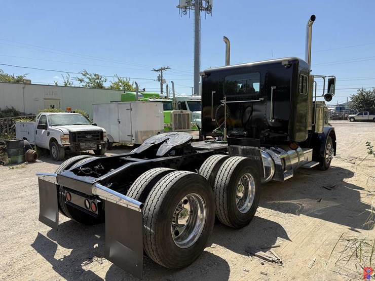 2007-peterbilt-378-image-3