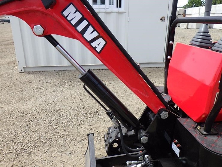 2025-miva-va13-hydraulic-excavator-image-8