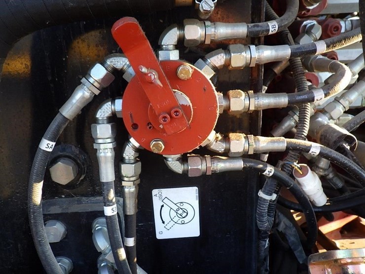 2019-takeuchi-tb260-image-18