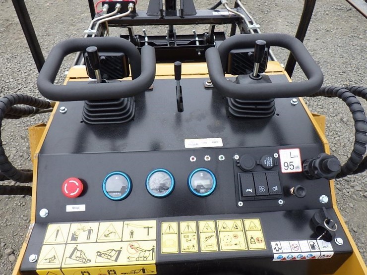 2025-agt-mx-crt23-skid-steer-tracked-loader-image-12