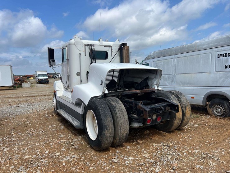 2000-freightliner-s/a-daycab-truck-*inop-image-2