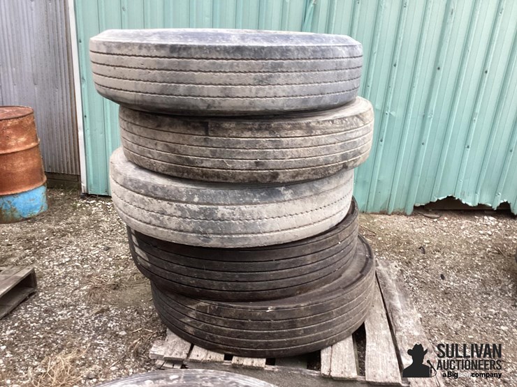 11r24.5-tires-image-2