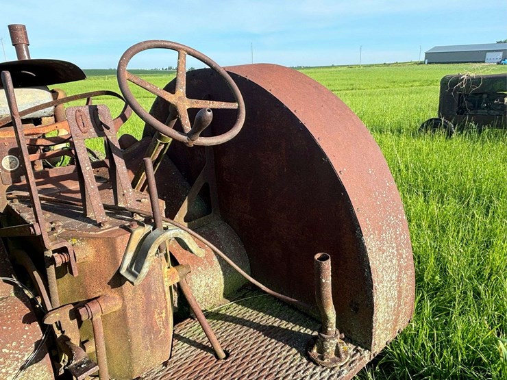 huber-4-cylinder-tractor-image-58