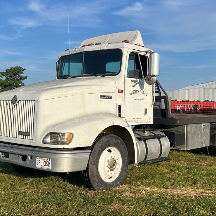International Semi with Flatbed