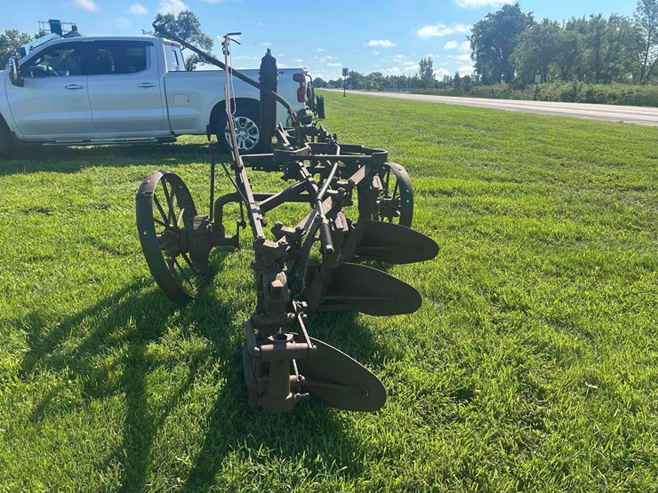 john-deere-plow-image-5