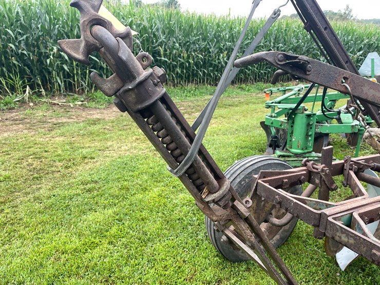 #7465-•-john-deere-3-bottom-plow-image-9