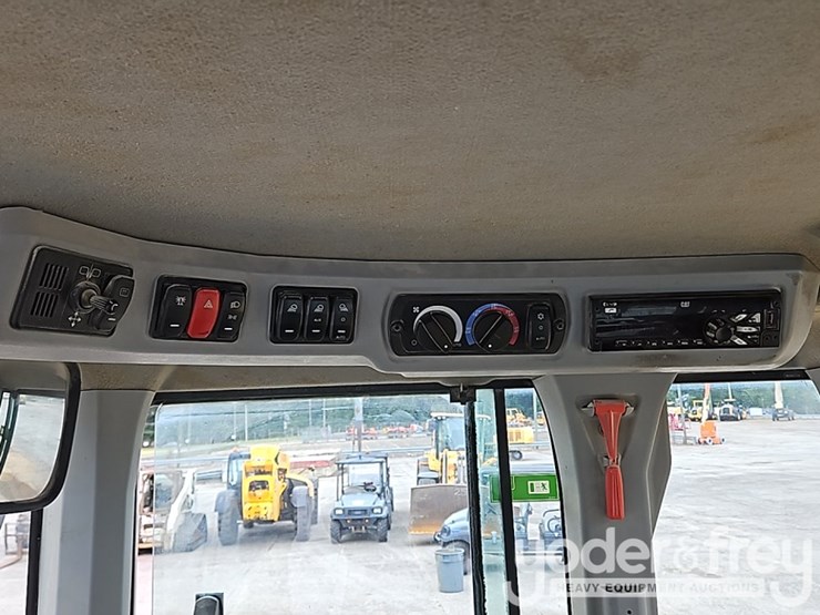 2015-caterpillar-926m-image-49