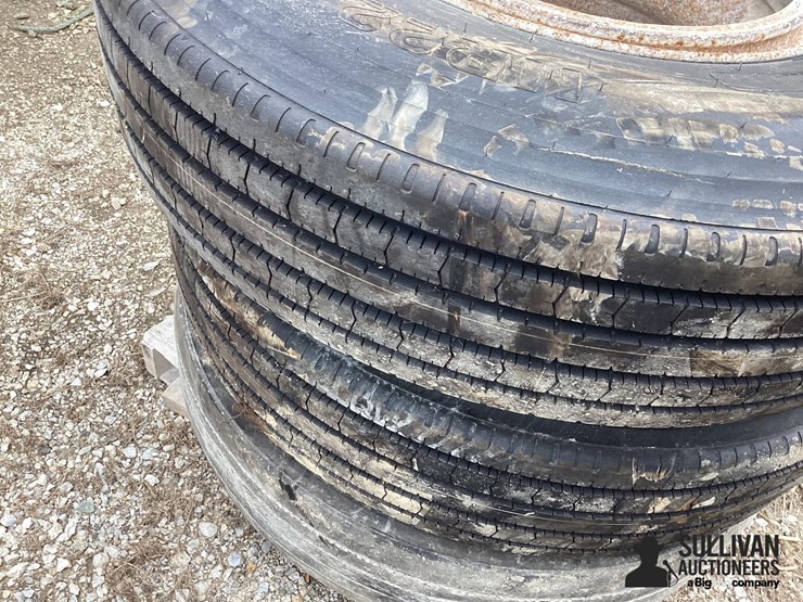 11r22.5-tires-&-rims-image-14