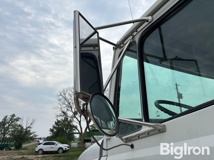 2000-freightliner-fl112-image-20