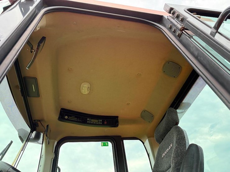 2017-doosan-dl220-5-image-46